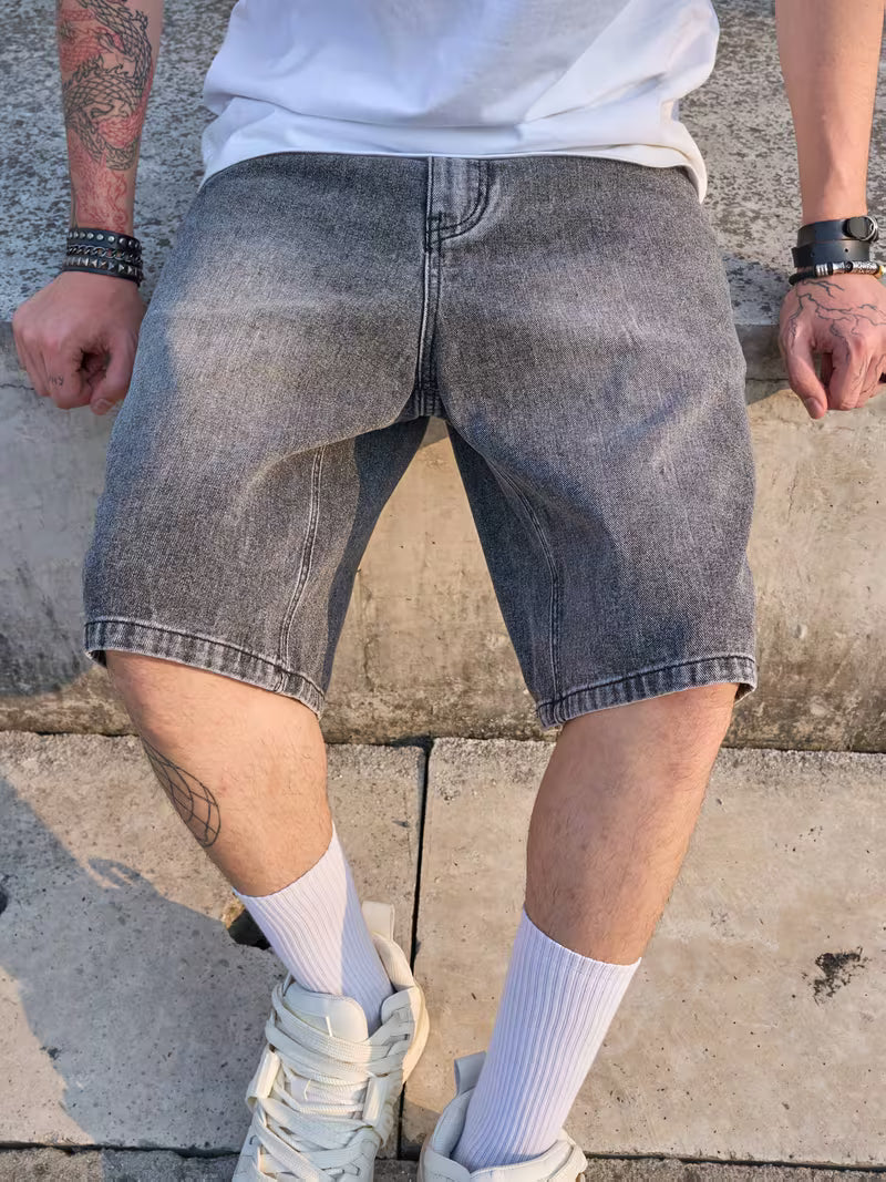 Baggy-Jeansshorts im Street-Fade-Look